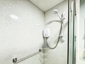 SPRINGFIELDS- click for photo gallery